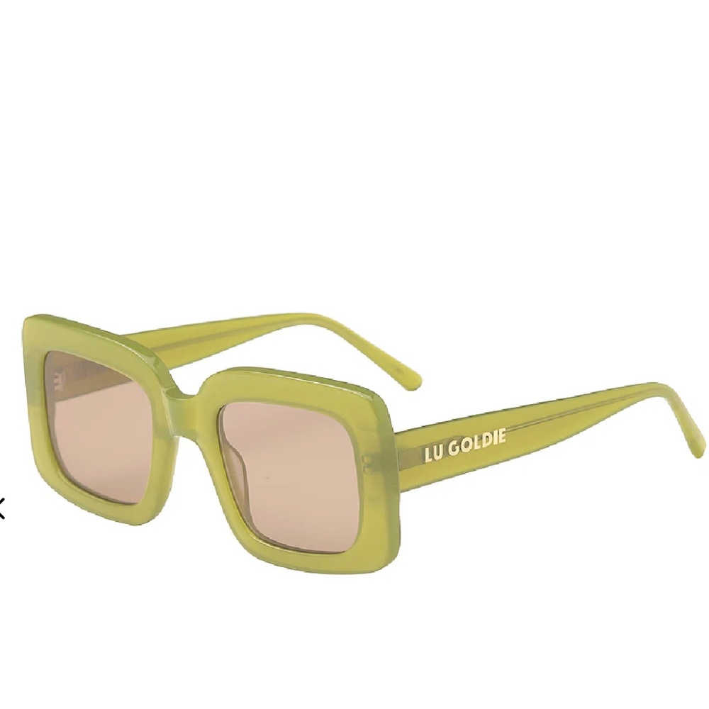 Lu Goldie - Mia in Leaf